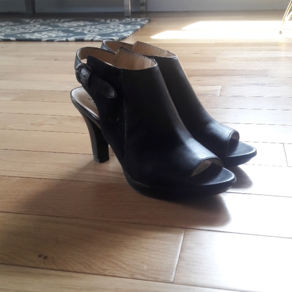 Naturalizer Dawn Open Toed Shoes
